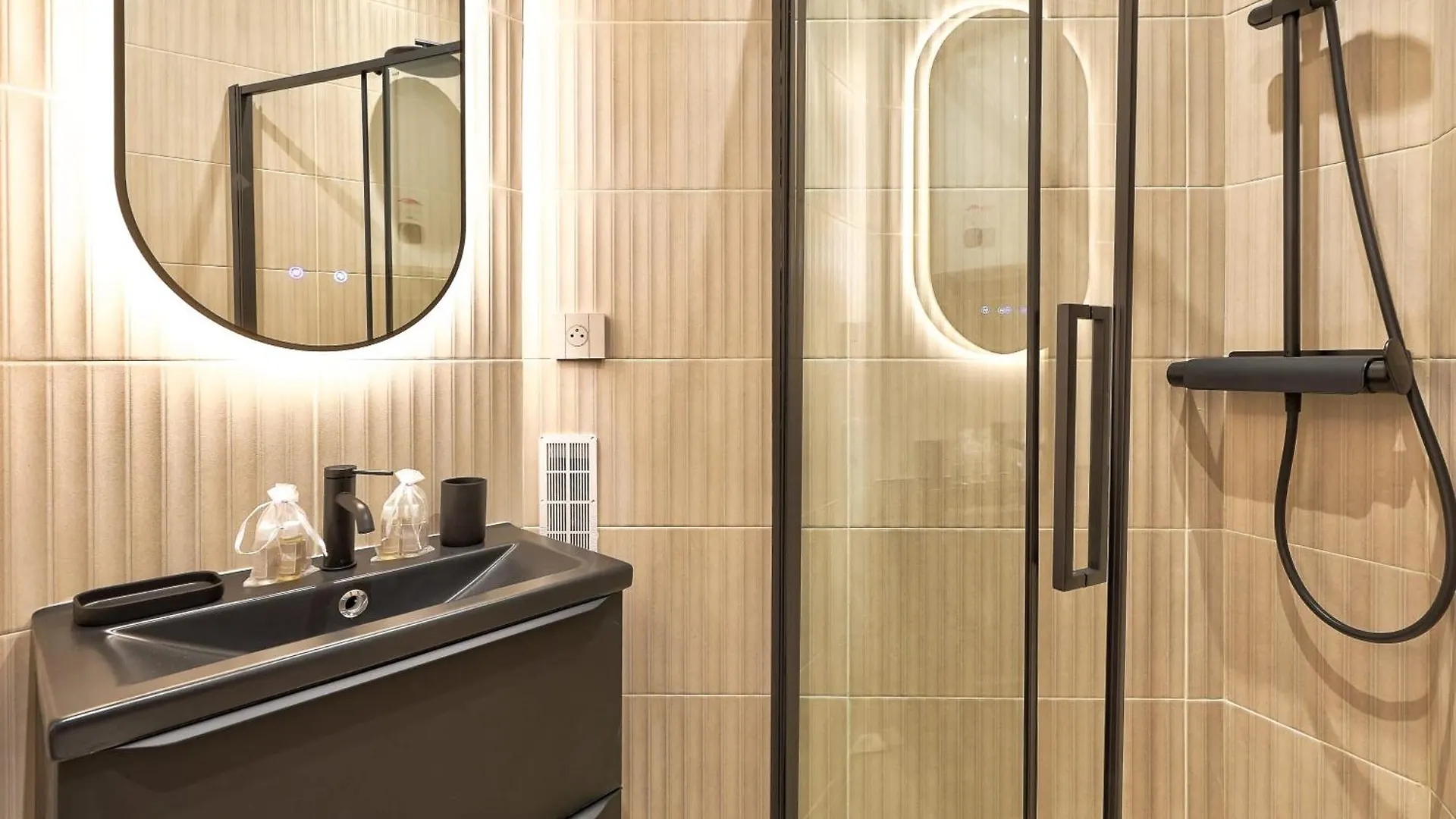 Appartment Haut De Gamme En Plein Coeur De Paris 0*,  France